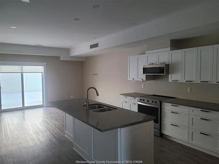 550 Sandison St #23 — Photo 8