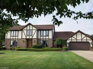 6284 N Applecross Rd, Highland Heights, OH 44143