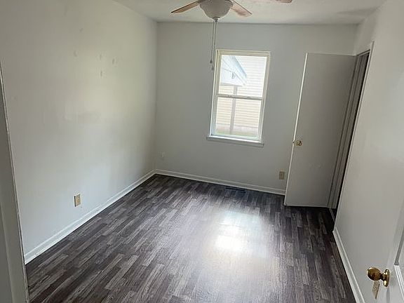 4th image of 923 N Fulbright Ave