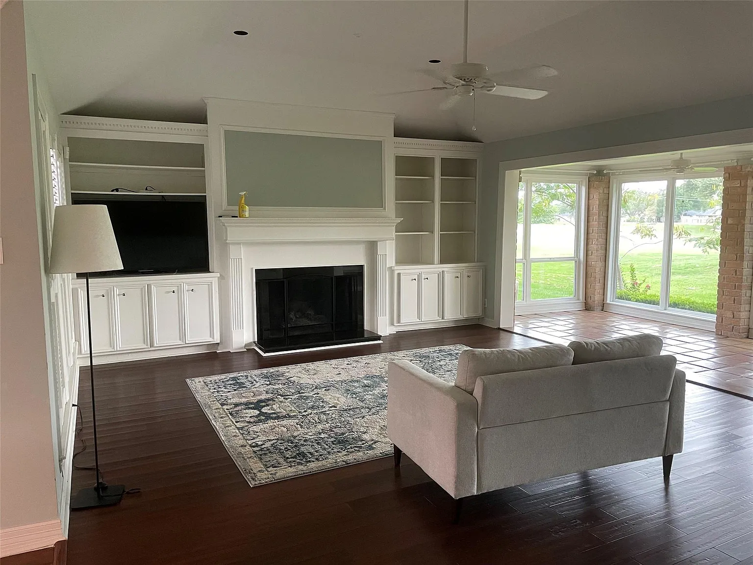 3 bed, 2.5 bath, 2406 sqft, $3,300 — Photo 3