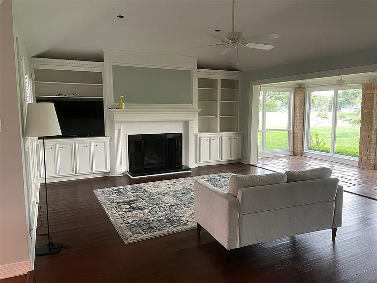 314 Fox Briar Ln — Photo 3