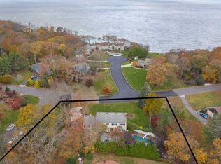 28 Soundview Dr, Shoreham, NY 11786