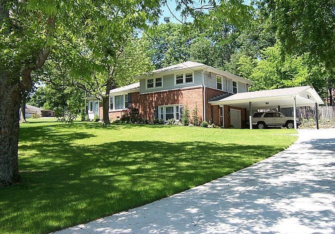 1st image of 601 N Graycroft Ave