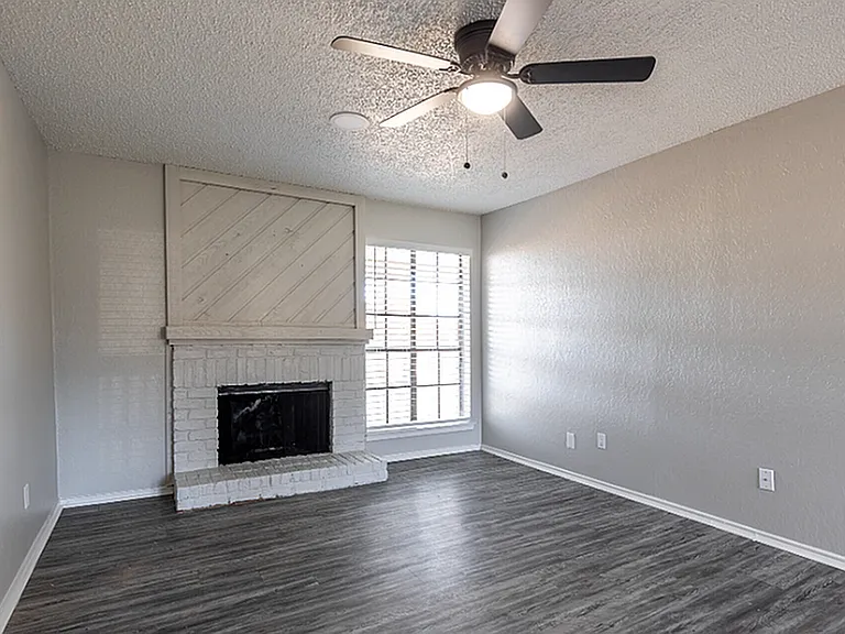 B1 - Designer Living Room with Wood Burning Fireplace