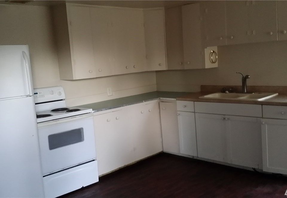 2nd image of 2342 Sunset Ln