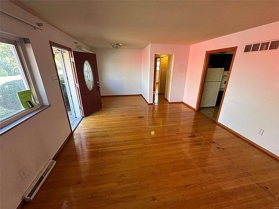 4th image of 2552 Shannon Ave