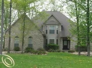 26710 Whispering Willows Dr, New Boston, MI 48164