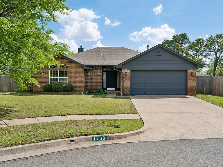 1708 Creekside Ct — Photo 3