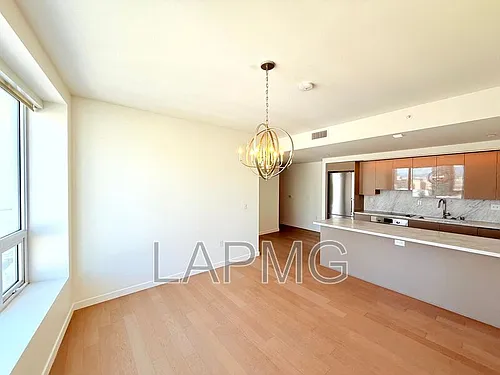 1050 S Grand Ave Photo 1