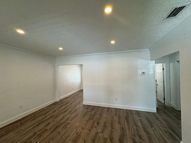 1737 Liberty St — Photo 2