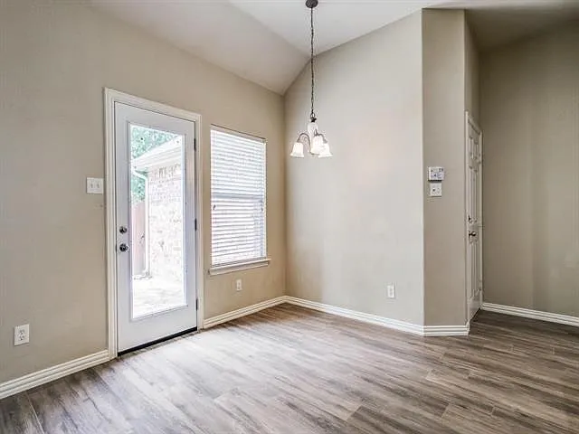 10272 Bancroft Ln — Photo 8