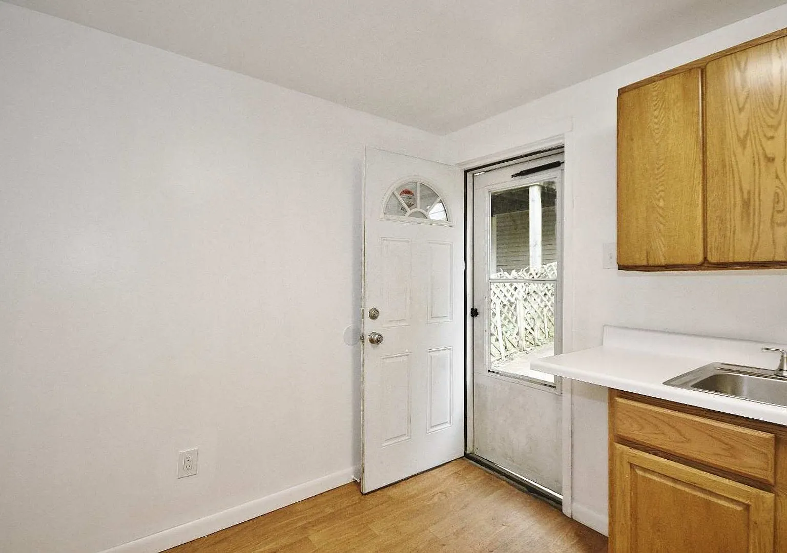 1423 Ridge Ave — Photo 4