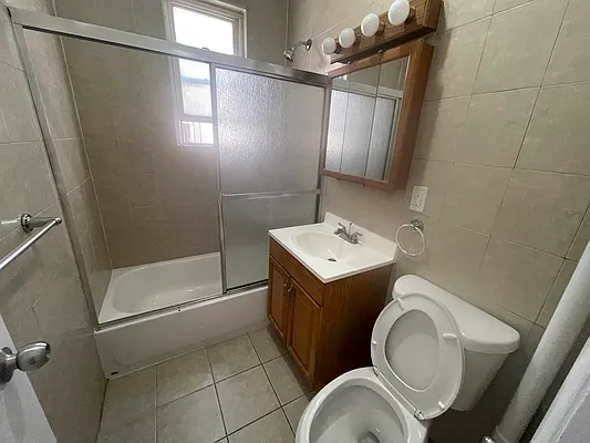 Rented by Metropolis International Realty Inc. | media 5