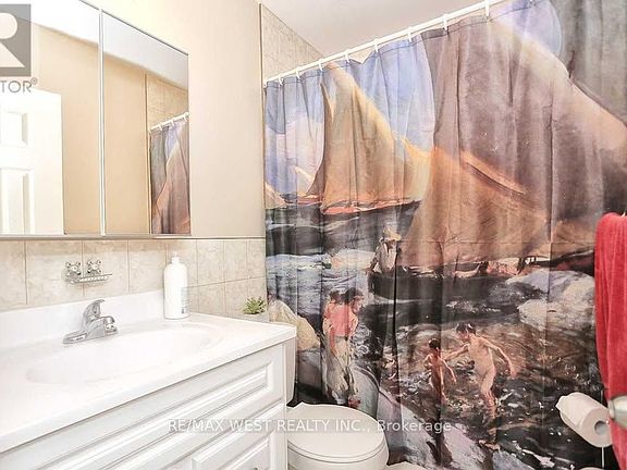 4th image of 267 Lappin Ave #3