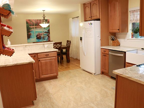 3rd image of 4001 Rumford Ln