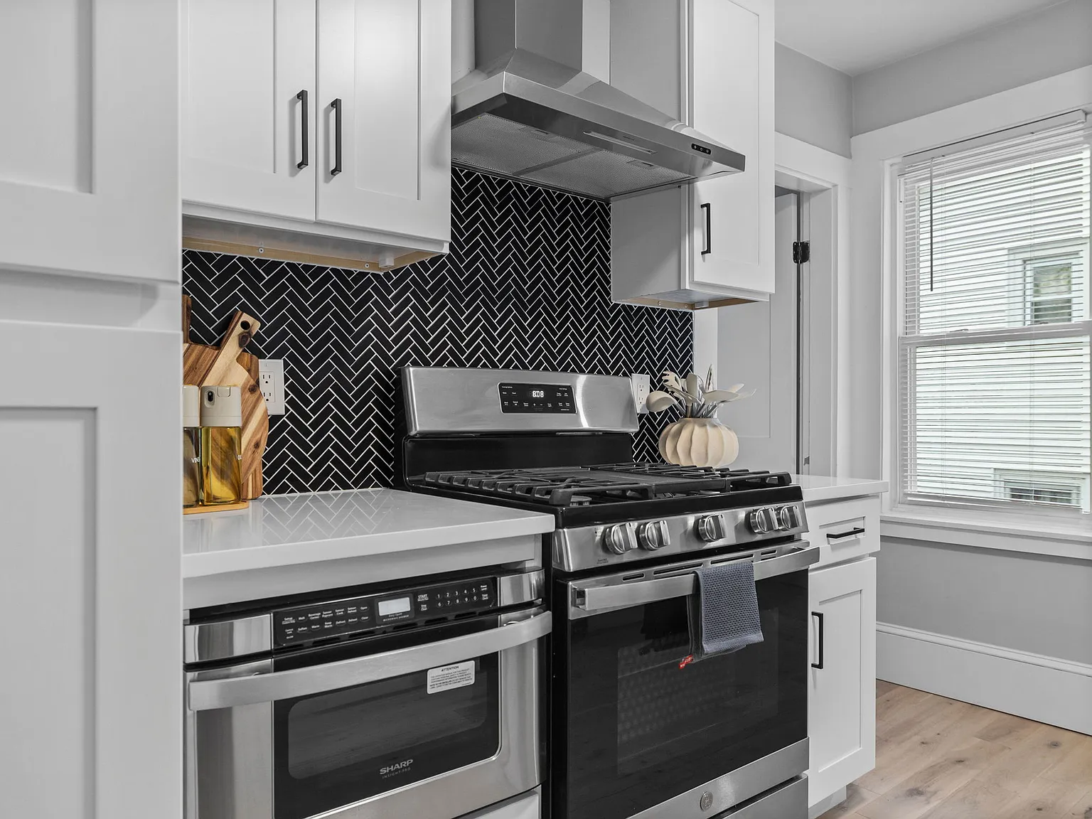7 bed, $8,500 — Photo 2