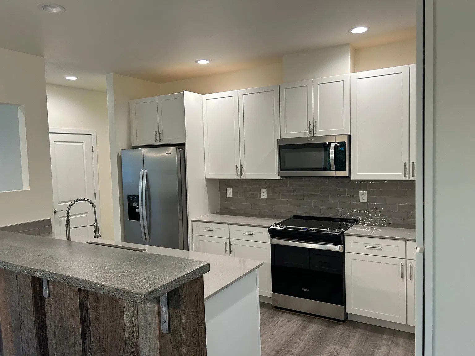 98 Honeycomb Ln — Photo 2