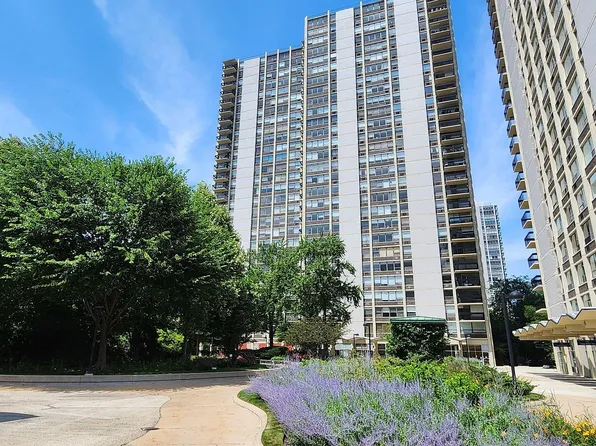 1360 N Sandburg Ter, Chicago, IL