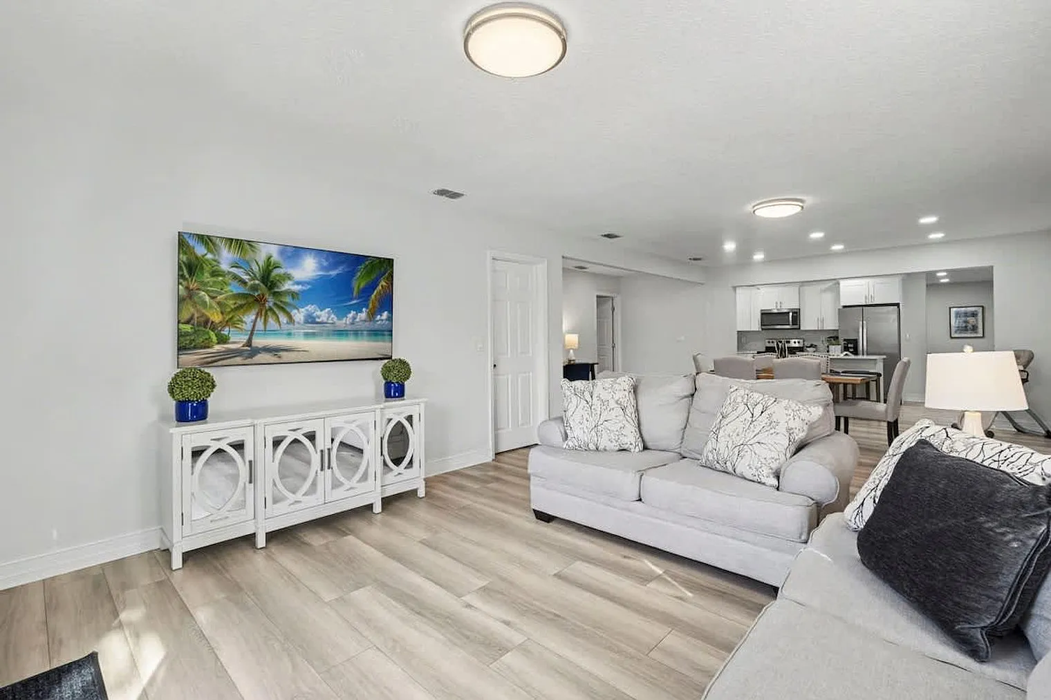 6 bed, 3.0 bath, 2647 sqft, $6,564 — Photo 1