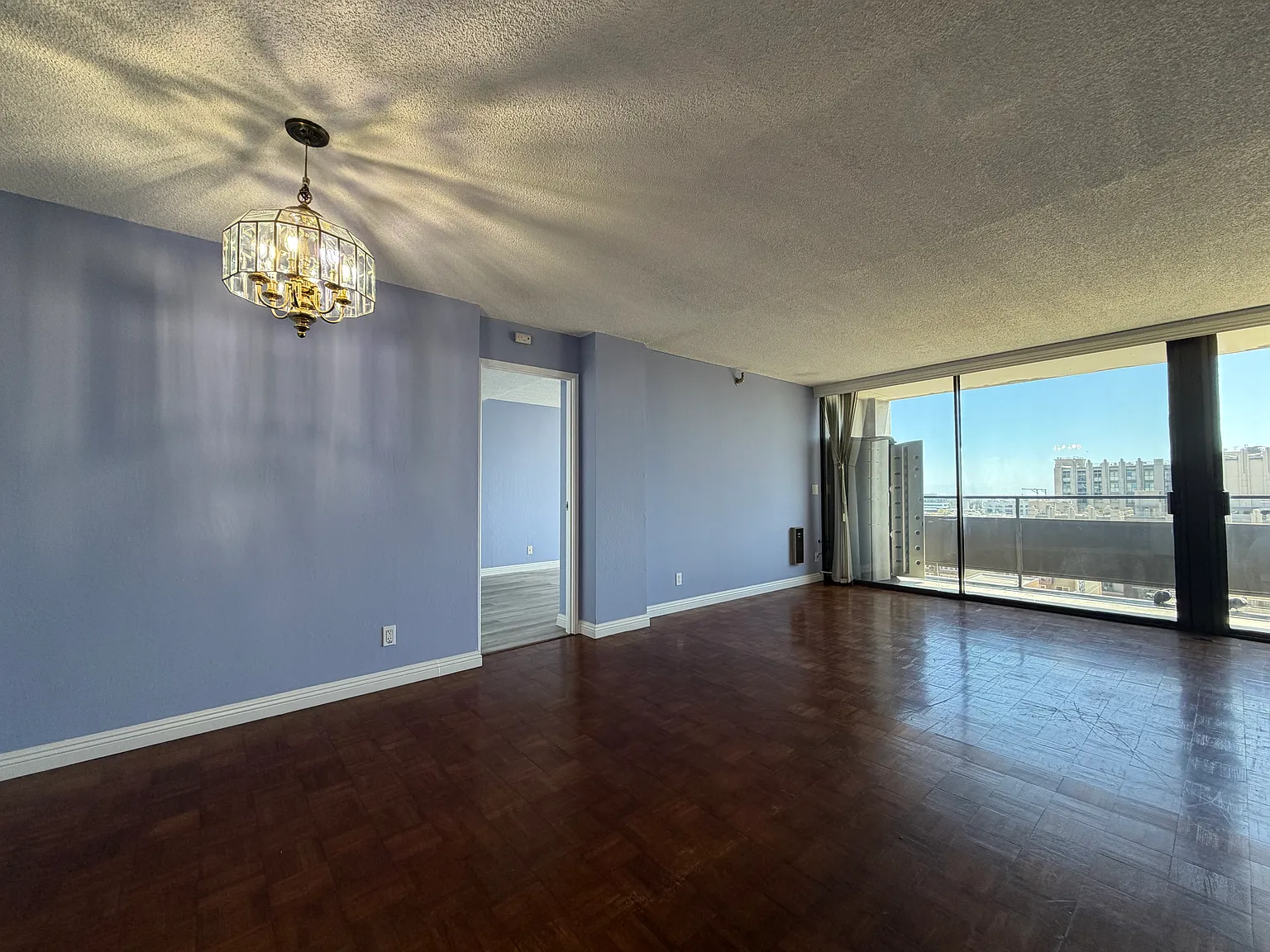 Spacious & Modern Living in the Heart of Oakland Parking Included! — Photo 2