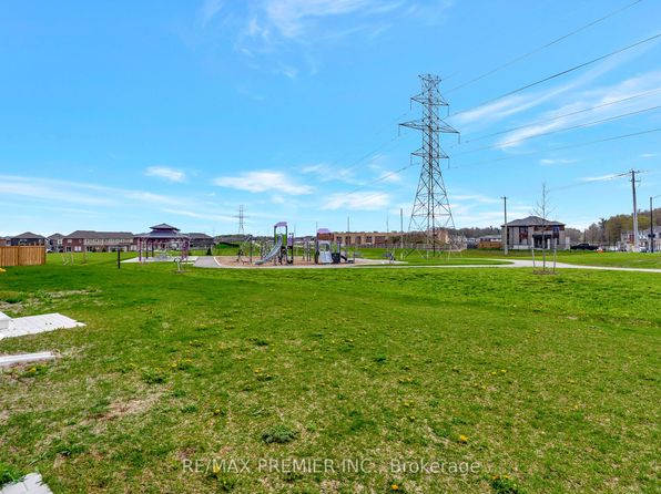 4 Saxony St, Kitchener, ON N2R 0S3