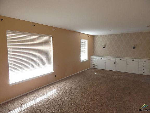 4th image of 1010 Hudnall Dr