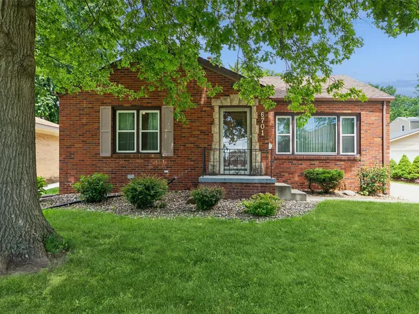 6701 Carpenter Ave, Windsor Heights, IA 50324