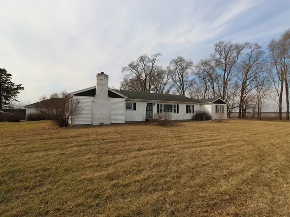 594 N Rd #B, Momence, IL 60954
