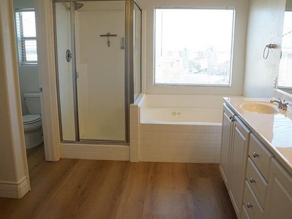 5th image of 518 Center Green Dr