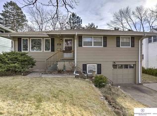 8207 Seward St, Omaha, NE 68114
