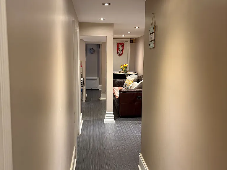 247 Lansdowne Ave #BASEMENT — Photo 4