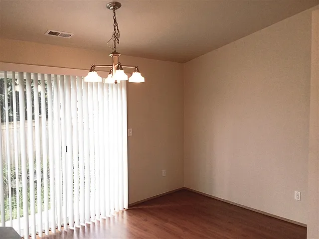 3 bed, 2.0 bath, 1100 sqft, $2,675 — Photo 4