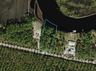 907 Mill Rd, Carrabelle, FL 32322