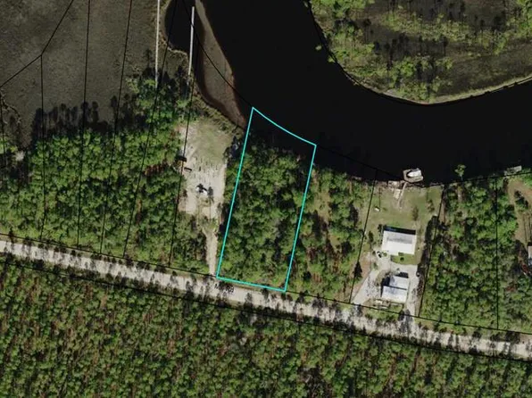 907 Mill Rd, Carrabelle, FL 32322
