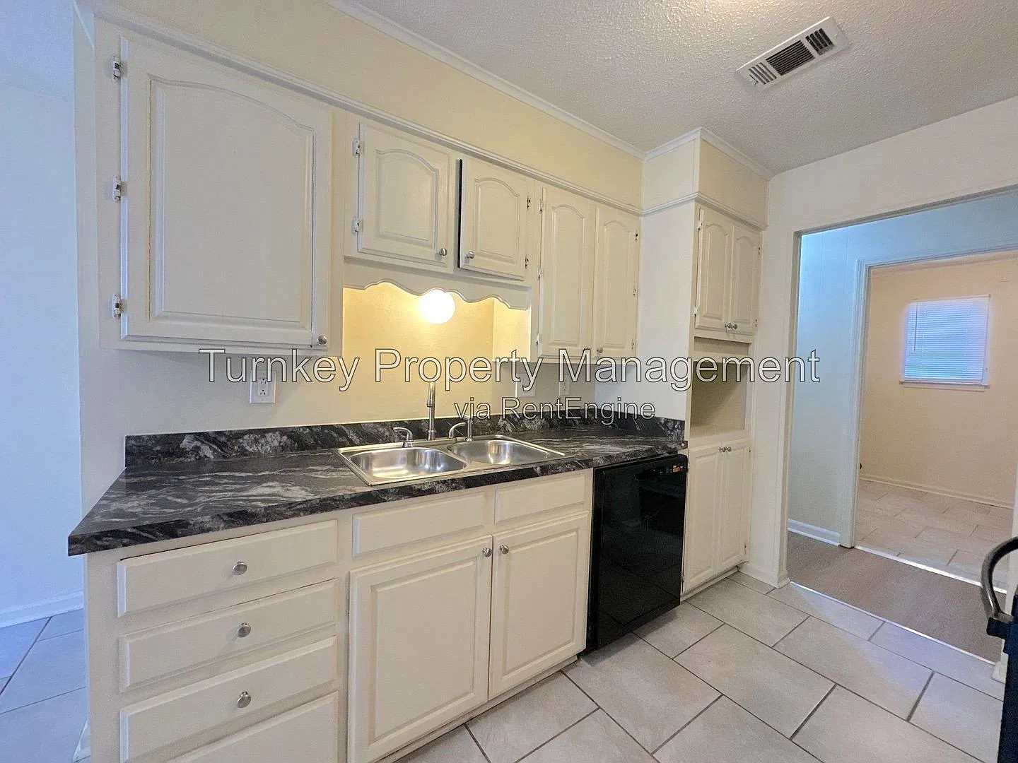 4 bed, 2.0 bath, 1892 sqft, $1,425 — Photo 3