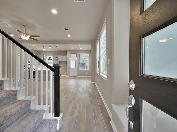 3rd image of 547 Longleaf Pine Dr