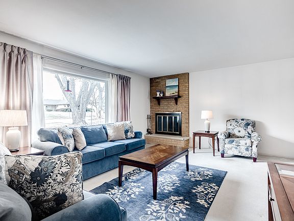 5th image of 1101 S Leslie Ln