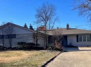 268 Stonegate Rd, Clarendon Hills, IL 60514