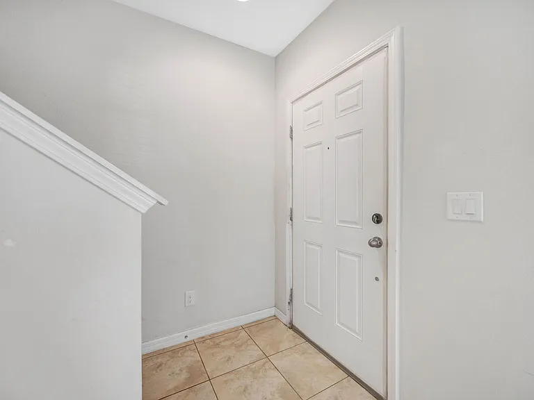 4836 Chatterton Way — Photo 2