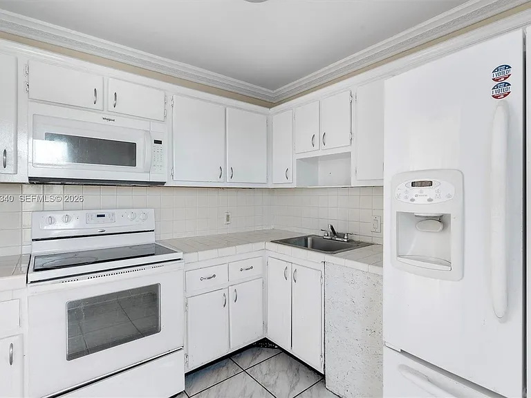 3101 N Country Club Dr #504 — Photo 9