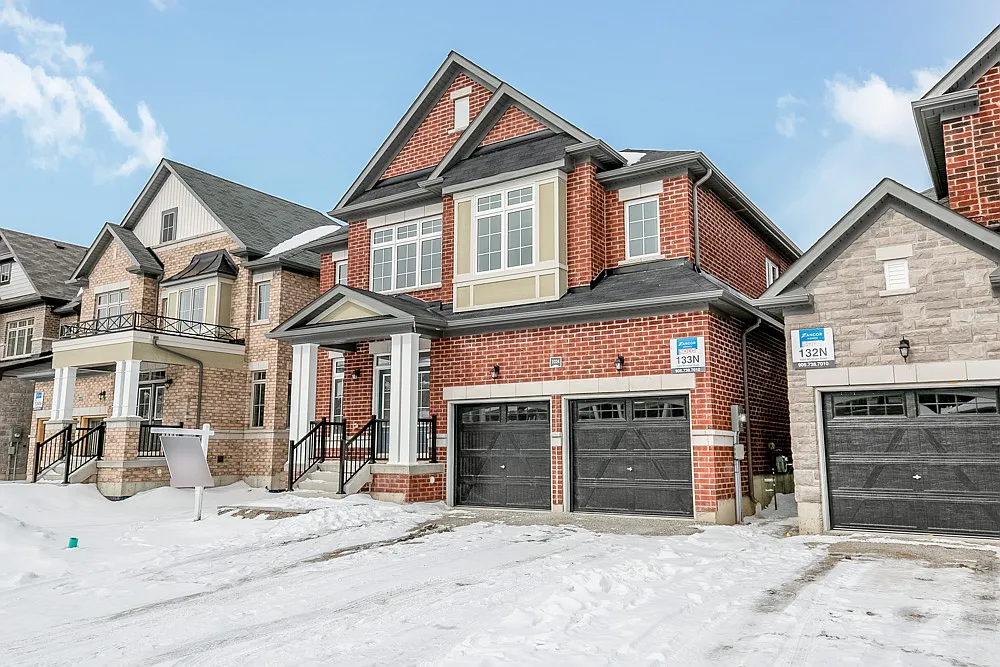 1024 Wickham Road Innisfil — Photo 1
