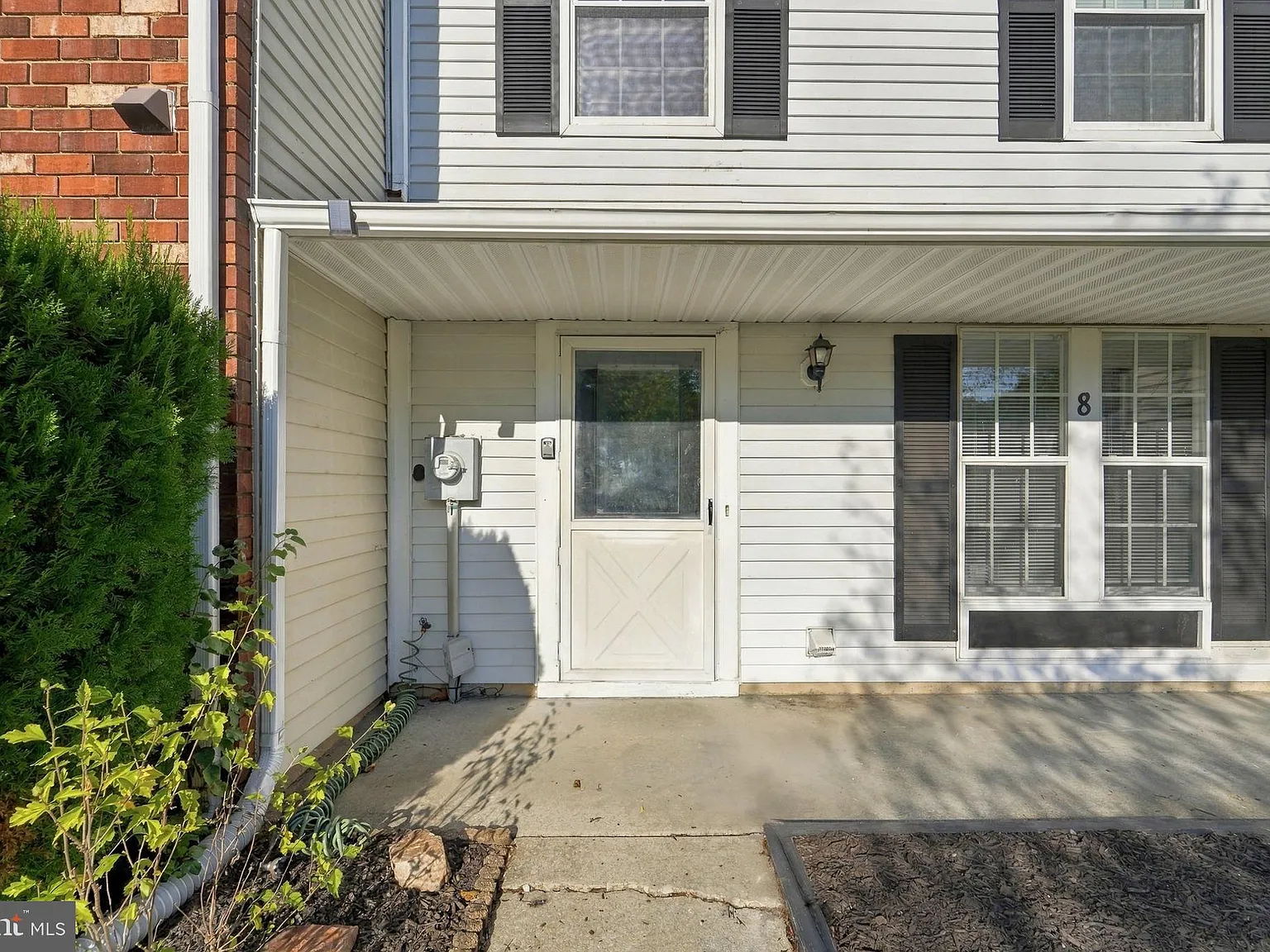 3 bed, 1.5 bath, 1120 sqft, $2,300 — Photo 2