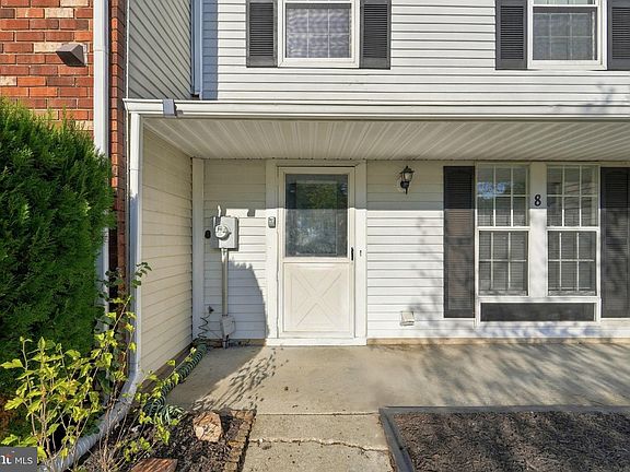 2nd image of 8 Victoria Manor Ct
