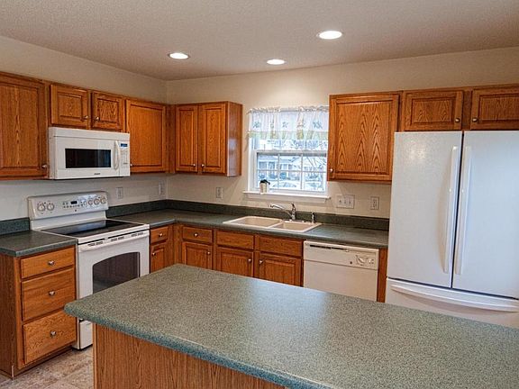 5th image of 6426 Coral Vine Way