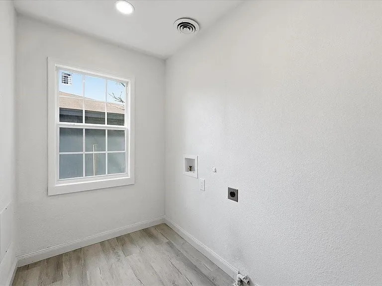 519 S 13th St — Photo 12