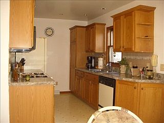 3rd image of 3123 Gladstone Ave