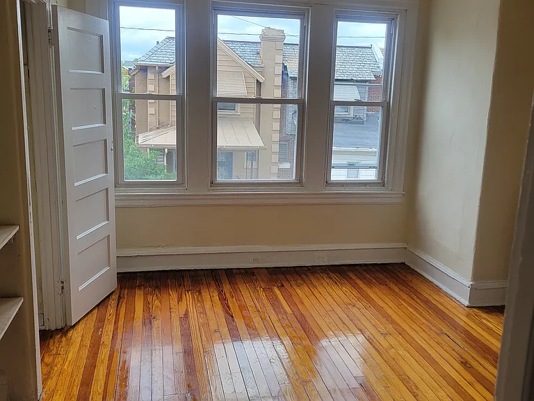 4911 N Franklin St — Photo 4