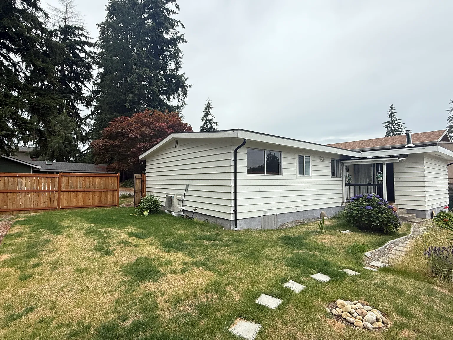 3 bed, 1360 sqft, $3,500 — Photo 2
