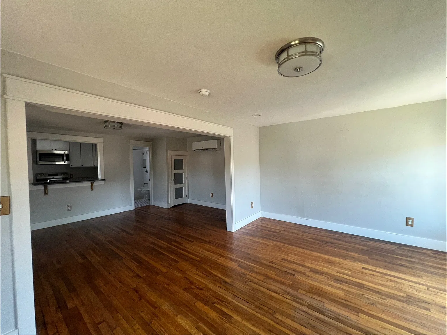Studio, 576 sqft, $950 — Photo 2