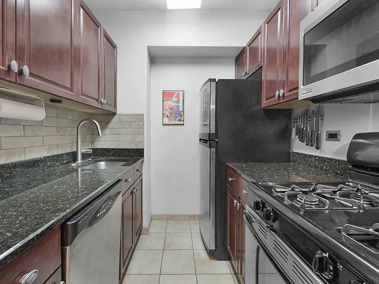 250 E 40th St #5CD — Photo 4